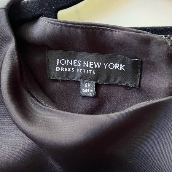 Jones New York Little Black Dress in Size 4 Petite - Picture 3 of 3